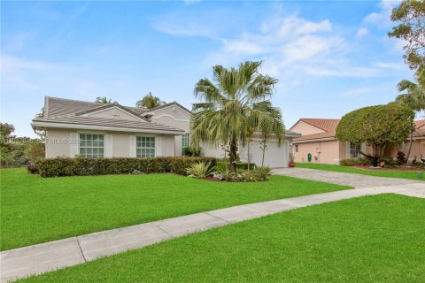 Villa ou maison à vendre à Miramar, Floride: 4 chambres, 213.58 m2 № 2084848 - photo 3