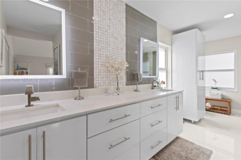 Villa ou maison à vendre à Miramar, Floride: 4 chambres, 213.58 m2 № 2084848 - photo 21
