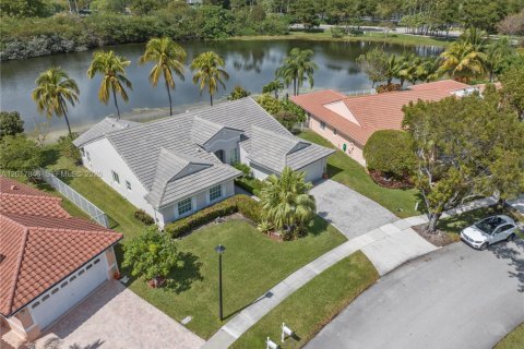 Villa ou maison à vendre à Miramar, Floride: 4 chambres, 213.58 m2 № 2084848 - photo 4