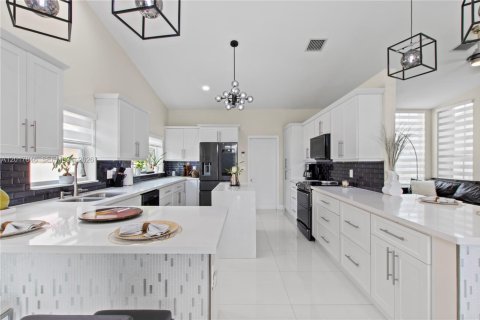 Villa ou maison à vendre à Miramar, Floride: 4 chambres, 213.58 m2 № 2084848 - photo 14