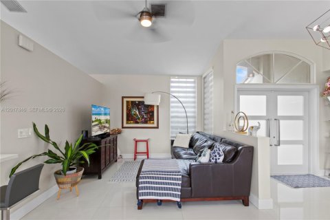 Villa ou maison à vendre à Miramar, Floride: 4 chambres, 213.58 m2 № 2084848 - photo 8