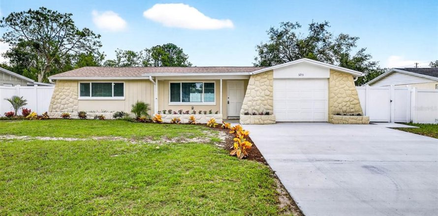 Casa en New Port Richey, Florida 3 dormitorios, 139.35 m2 № 1902494