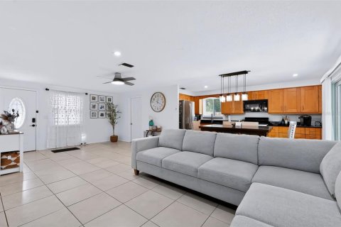 Villa ou maison à vendre à Largo, Floride: 3 chambres, 100.52 m2 № 2406247 - photo 2