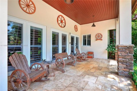 Снять в аренду виллу или дом в Саут-Майами, Флорида 4 спальни, 251.95м2, № 1948678 - фото 26