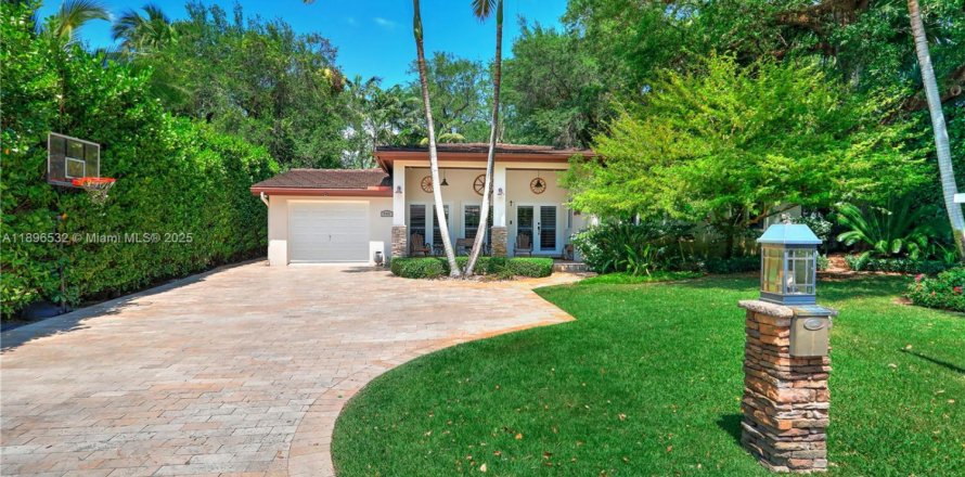 Дом в Саут-Майами, Флорида 4 спальни, 251.95м2 № 1948678