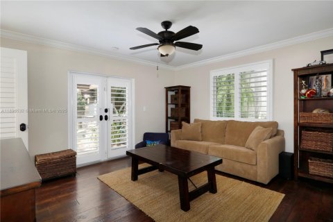 Снять в аренду виллу или дом в Саут-Майами, Флорида 4 спальни, 251.95м2, № 1948678 - фото 19