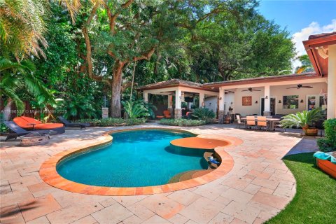 Снять в аренду виллу или дом в Саут-Майами, Флорида 4 спальни, 251.95м2, № 1948678 - фото 2