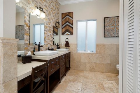 Снять в аренду виллу или дом в Саут-Майами, Флорида 4 спальни, 251.95м2, № 1948678 - фото 18