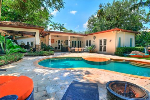 Снять в аренду виллу или дом в Саут-Майами, Флорида 4 спальни, 251.95м2, № 1948678 - фото 25