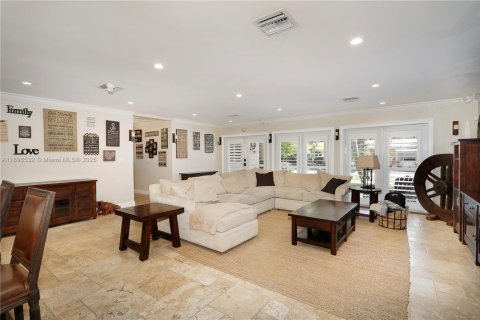 Снять в аренду виллу или дом в Саут-Майами, Флорида 4 спальни, 251.95м2, № 1948678 - фото 3