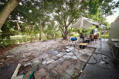 Villa ou maison à vendre à Lauderhill, Floride: 3 chambres, 180.79 m2 № 1966682 - photo 13