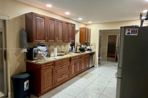 Villa ou maison à vendre à Lauderhill, Floride: 3 chambres, 180.79 m2 № 1966682 - photo 11