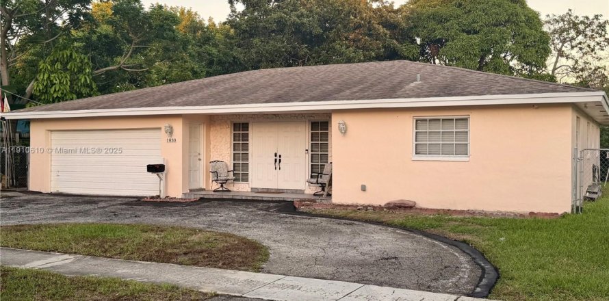 Villa ou maison à Lauderhill, Floride 3 chambres, 180.79 m2 № 1966682