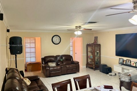 Villa ou maison à vendre à Lauderhill, Floride: 3 chambres, 180.79 m2 № 1966682 - photo 3