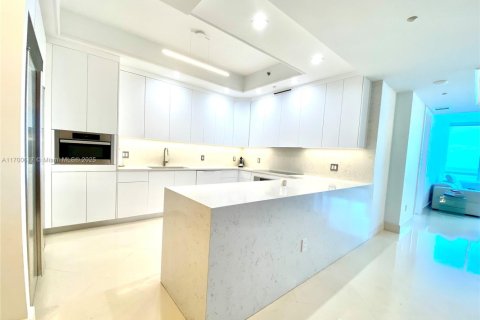Condo in Miami Beach, Florida, 2 bedrooms  № 1960583 - photo 5