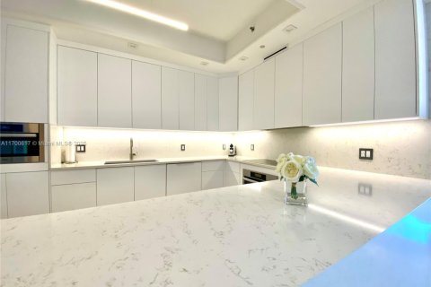 Condo in Miami Beach, Florida, 2 bedrooms  № 1960583 - photo 3