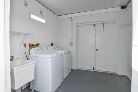 House in Venice, Florida 2 bedrooms, 120.12 sq.m. № 1066332 - photo 24