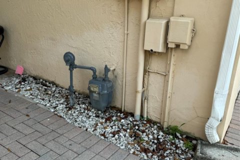 Condo in Sunrise, Florida, 4 bedrooms  № 1007676 - photo 1