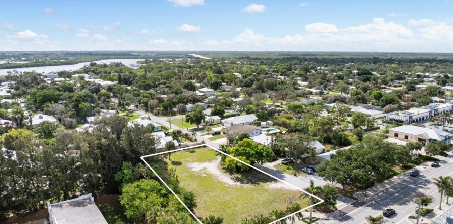 Immobilier commercial à Palm City, Floride № 2252974