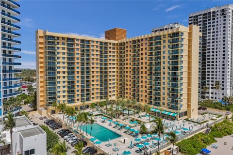 Condominio en venta en Hollywood, Florida, 1 dormitorio, 69.21 m2 № 1848804 - foto 17