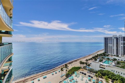 Condominio en venta en Hollywood, Florida, 1 dormitorio, 69.21 m2 № 1848804 - foto 1