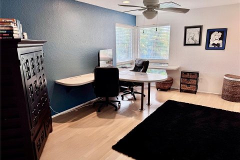 House in Saint Petersburg, Florida 3 bedrooms, 226.77 sq.m. № 2232464 - photo 23