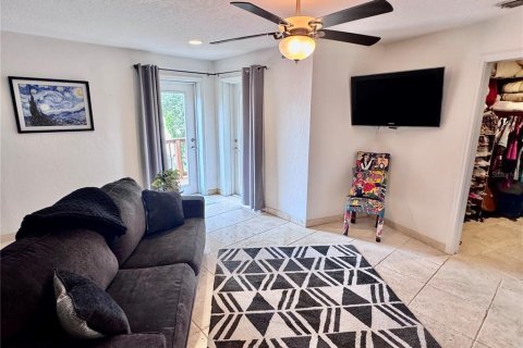 House in Saint Petersburg, Florida 3 bedrooms, 226.77 sq.m. № 2232464 - photo 27