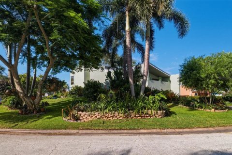 House in Saint Petersburg, Florida 3 bedrooms, 226.77 sq.m. № 2232464 - photo 4