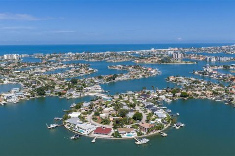 House in Saint Petersburg, Florida 3 bedrooms, 226.77 sq.m. № 2232464 - photo 5