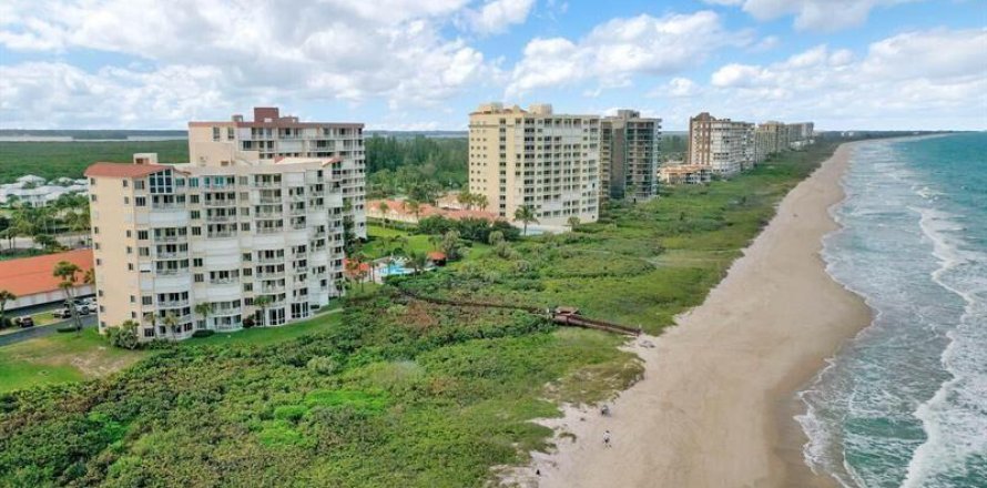 Condominio en Hutchinson Island South, Florida, 3 dormitorios  № 869857