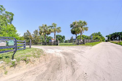 House in Dade City, Florida 3 bedrooms, 219.62 sq.m. № 1742854 - photo 10