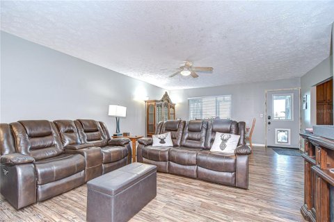 House in Dade City, Florida 3 bedrooms, 219.62 sq.m. № 1742854 - photo 19