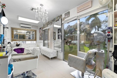 Villa ou maison à vendre à Miami, Floride: 3 chambres, 128.48 m2 № 1991285 - photo 23