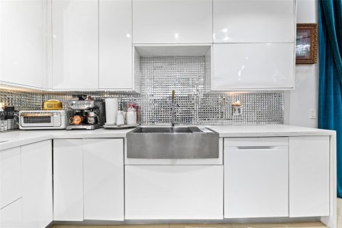 Villa ou maison à vendre à Miami, Floride: 3 chambres, 128.48 m2 № 1991285 - photo 13