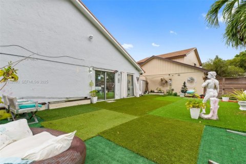 Villa ou maison à vendre à Miami, Floride: 3 chambres, 128.48 m2 № 1991285 - photo 28