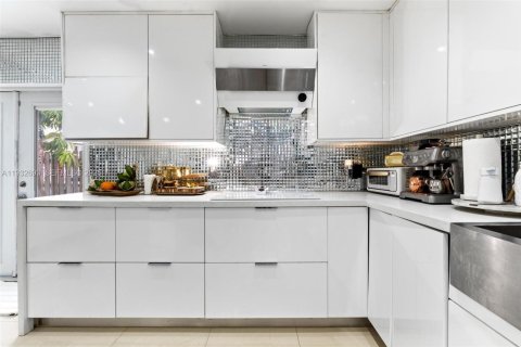 Villa ou maison à vendre à Miami, Floride: 3 chambres, 128.48 m2 № 1991285 - photo 14