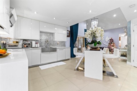 Villa ou maison à vendre à Miami, Floride: 3 chambres, 128.48 m2 № 1991285 - photo 12