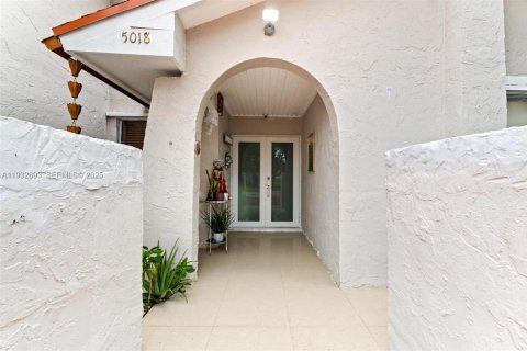 Villa ou maison à vendre à Miami, Floride: 3 chambres, 128.48 m2 № 1991285 - photo 3