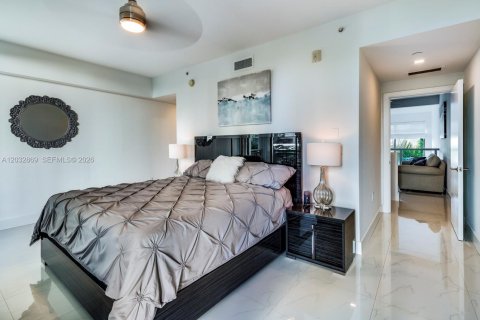 Condo in Miami Beach, Florida, 2 bedrooms  № 2077970 - photo 14