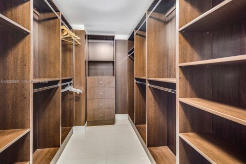 Condo in Miami Beach, Florida, 2 bedrooms  № 2077970 - photo 18