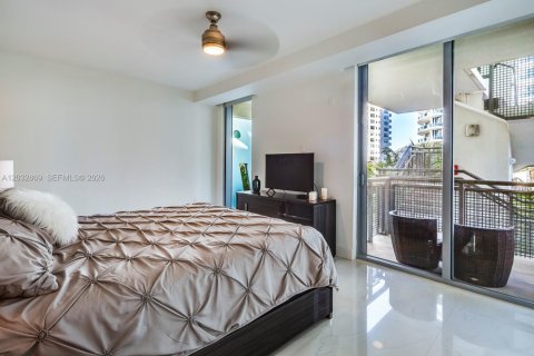 Condo in Miami Beach, Florida, 2 bedrooms  № 2077970 - photo 16
