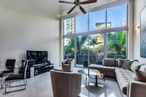 Condo in Miami Beach, Florida, 2 bedrooms  № 2077970 - photo 4
