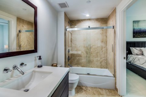 Condo in Miami Beach, Florida, 2 bedrooms  № 2077970 - photo 21