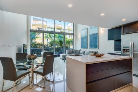 Condo in Miami Beach, Florida, 2 bedrooms  № 2077970 - photo 8