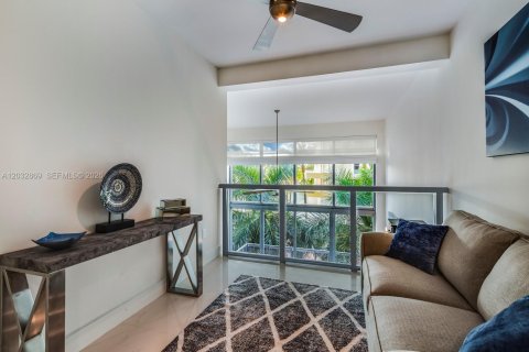 Condo in Miami Beach, Florida, 2 bedrooms  № 2077970 - photo 11