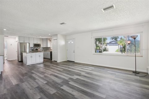 Casa en venta en Apollo Beach, Florida, 3 dormitorios, 151.71 m2 № 1836929 - foto 6