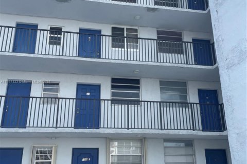 Condo in Miami, Florida, 2 bedrooms  № 1811628 - photo 18