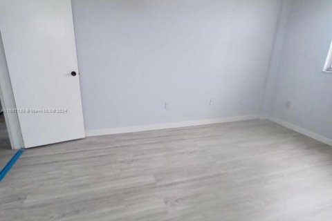 Condo in Miami, Florida, 2 bedrooms  № 1811628 - photo 13