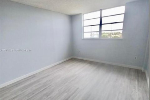 Condo in Miami, Florida, 2 bedrooms  № 1811628 - photo 8
