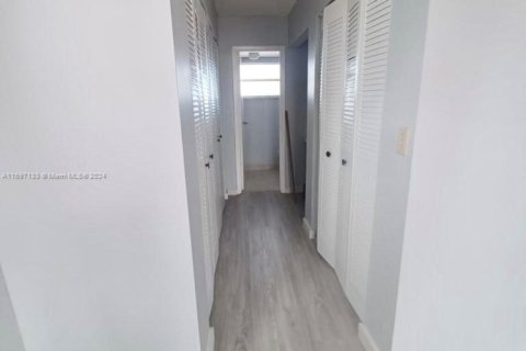Condo in Miami, Florida, 2 bedrooms  № 1811628 - photo 14